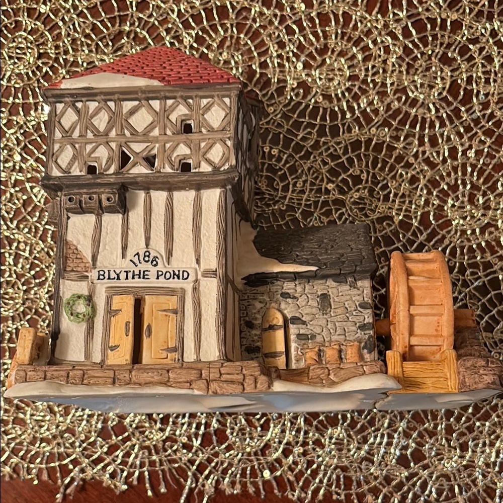 Department 56 Blythe Pond Holiday Decor - Red, Brown, Gray